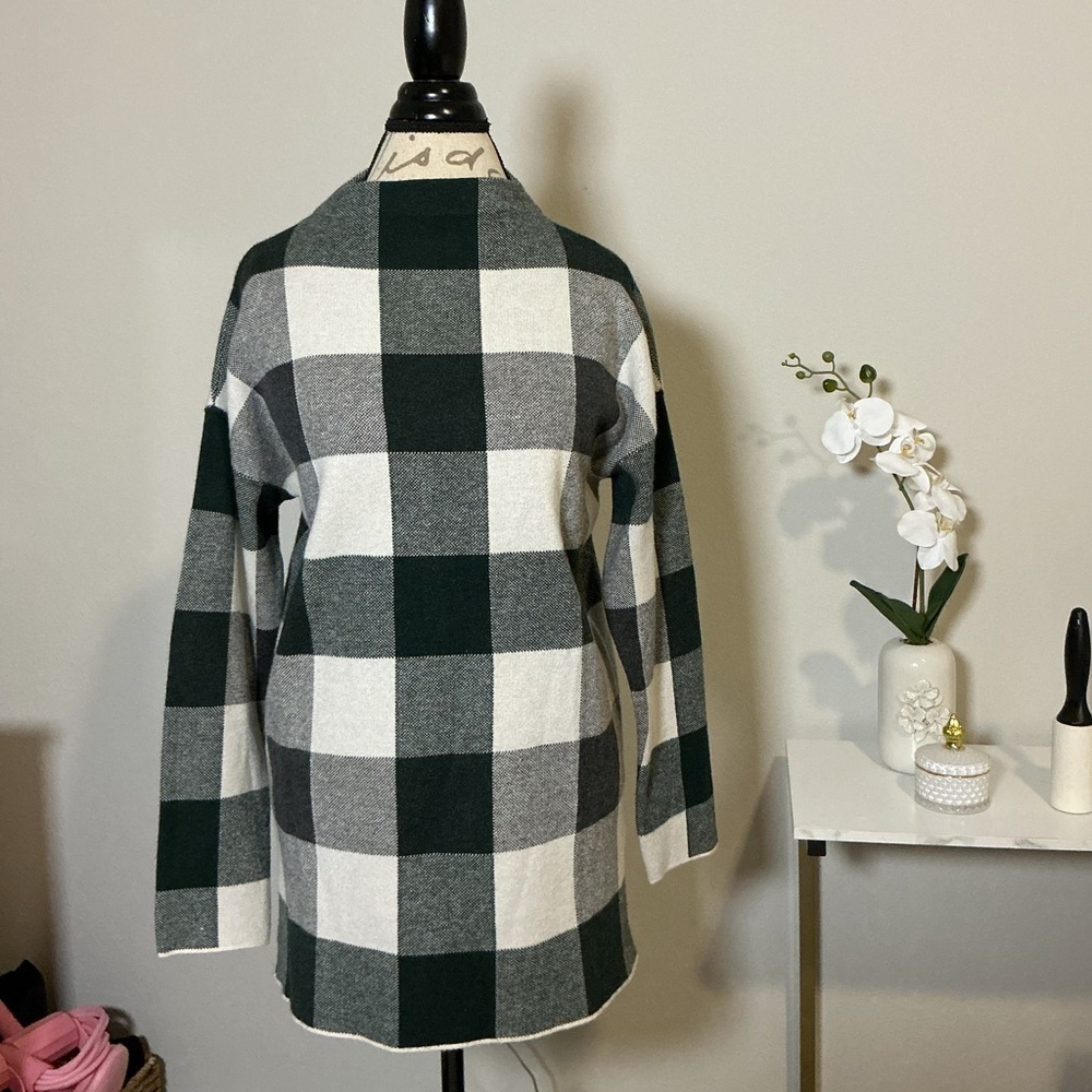 TAHARI Plaid Women's Sweater - Green and White - Picture 2 of 8